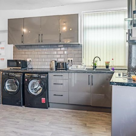 Rochdale 3 Bedroom House 2 Bath With Free Parking Sleeps 7 Ngoại thất bức ảnh
