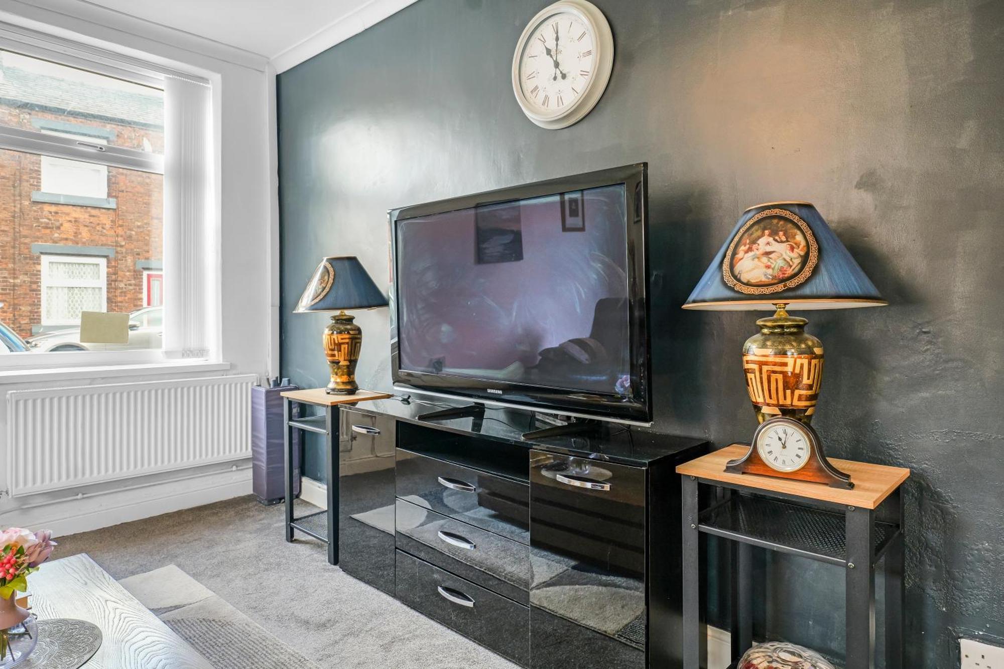 Rochdale 3 Bedroom House 2 Bath With Free Parking Sleeps 7 Ngoại thất bức ảnh