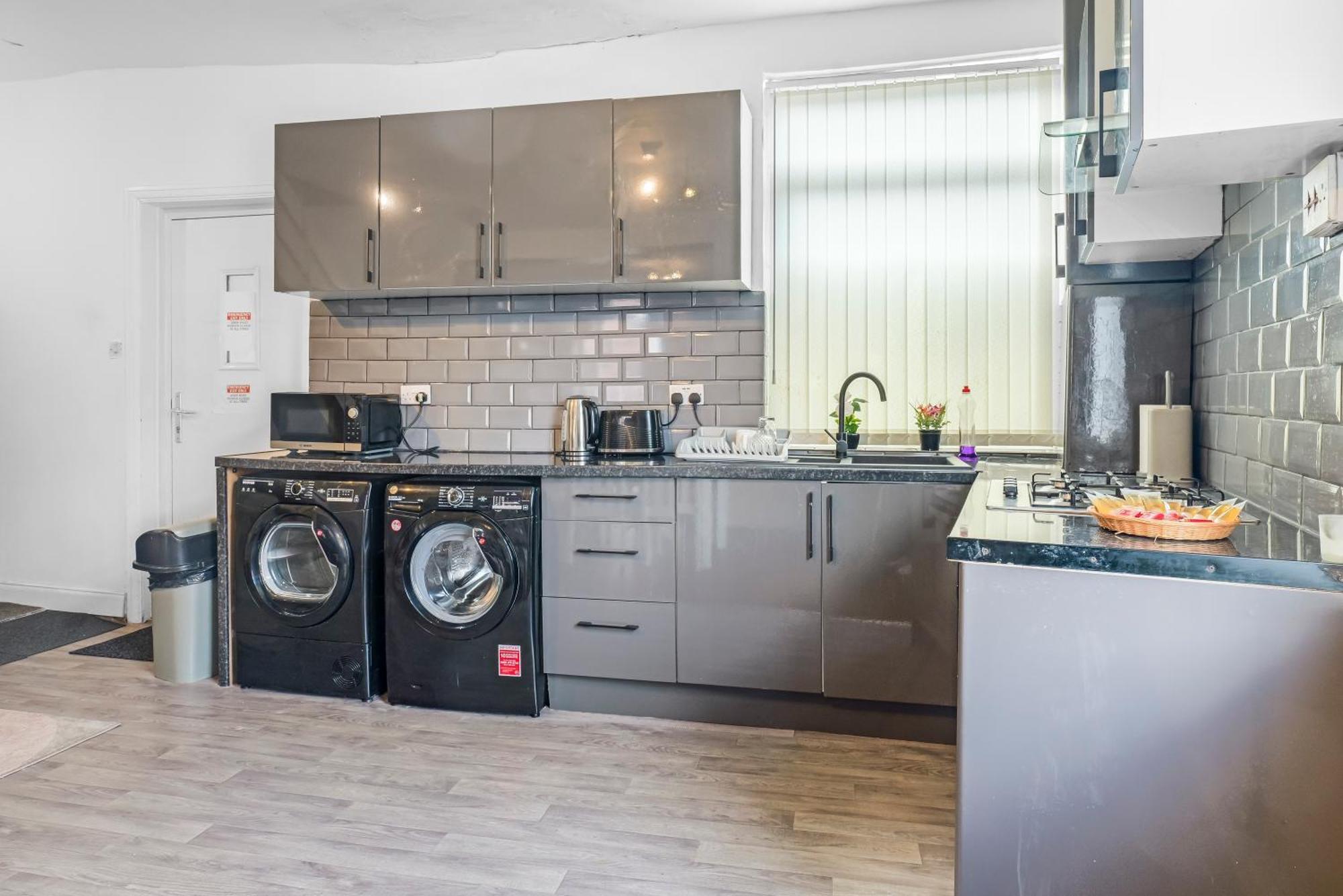 Rochdale 3 Bedroom House 2 Bath With Free Parking Sleeps 7 Ngoại thất bức ảnh