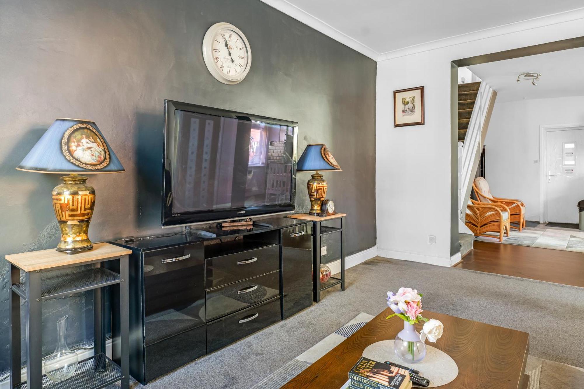 Rochdale 3 Bedroom House 2 Bath With Free Parking Sleeps 7 Ngoại thất bức ảnh