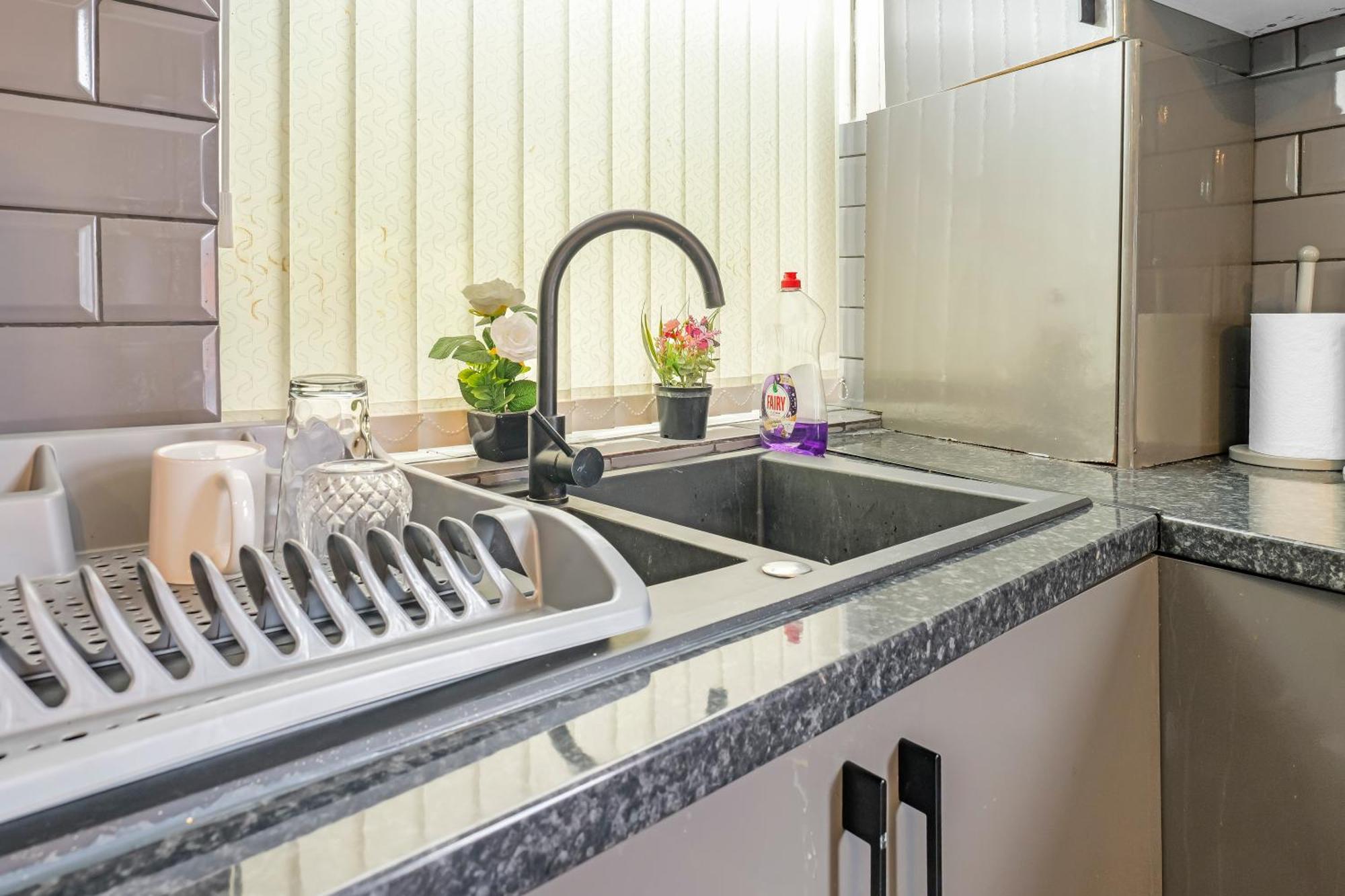 Rochdale 3 Bedroom House 2 Bath With Free Parking Sleeps 7 Ngoại thất bức ảnh