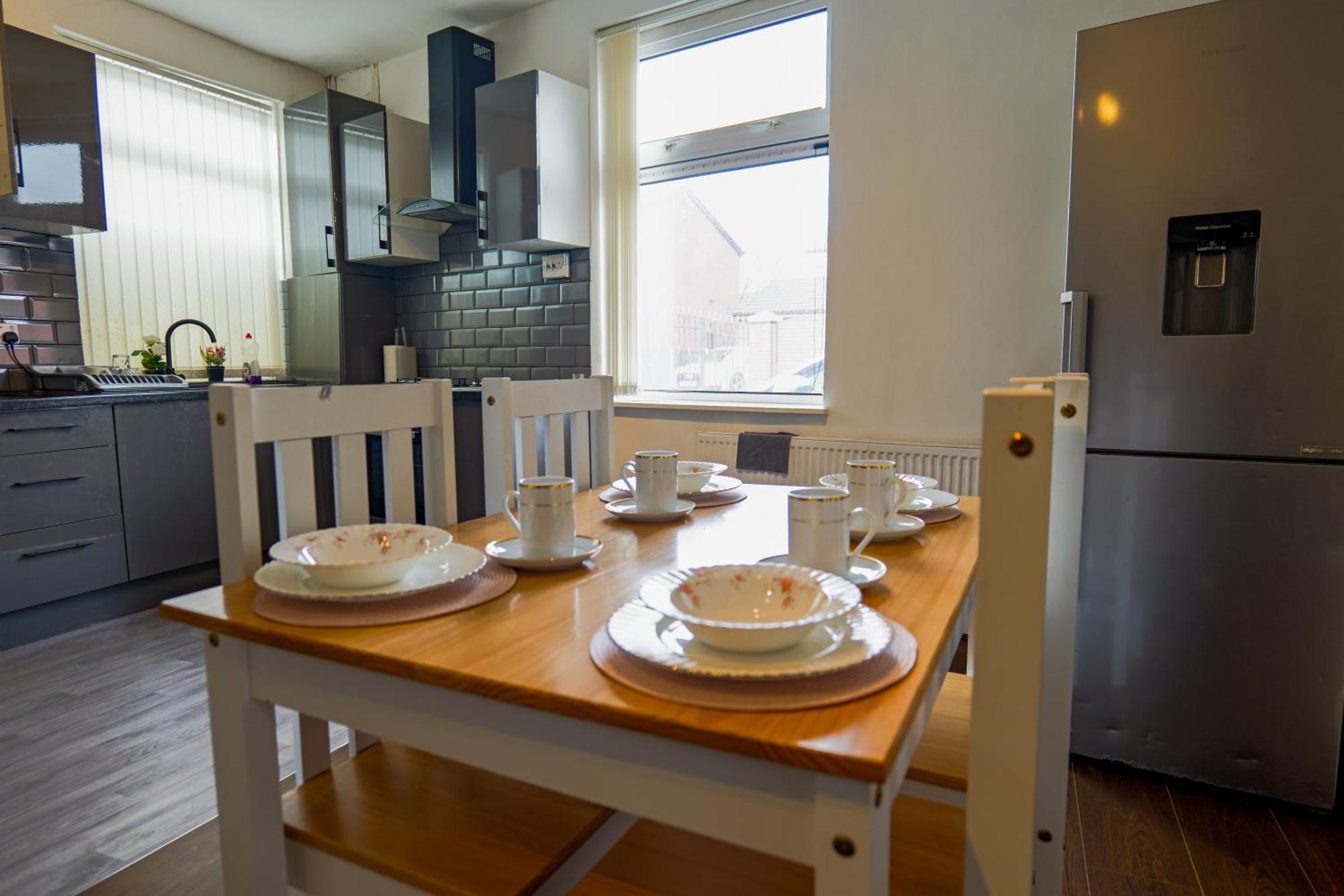 Rochdale 3 Bedroom House 2 Bath With Free Parking Sleeps 7 Ngoại thất bức ảnh