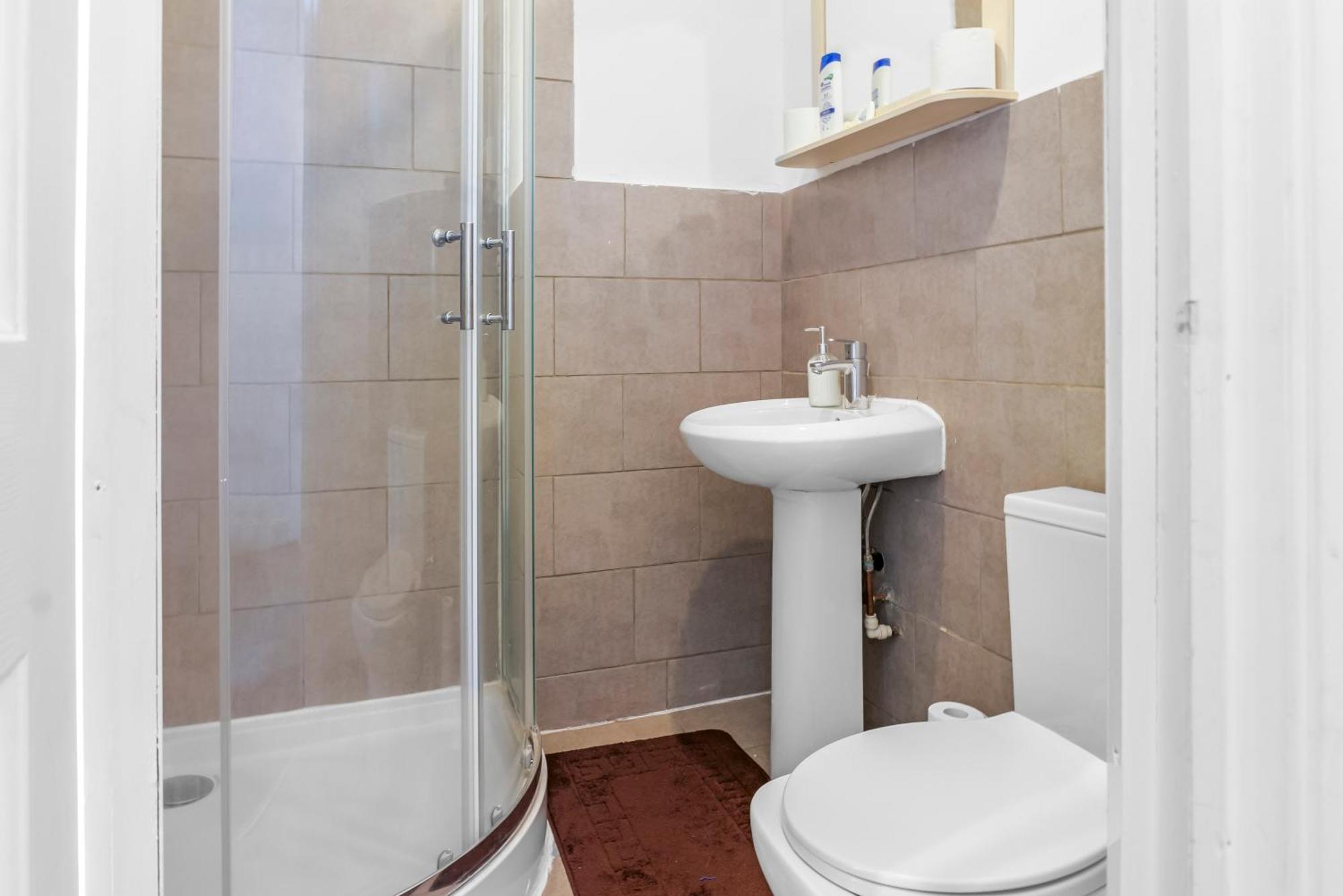 Rochdale 3 Bedroom House 2 Bath With Free Parking Sleeps 7 Ngoại thất bức ảnh