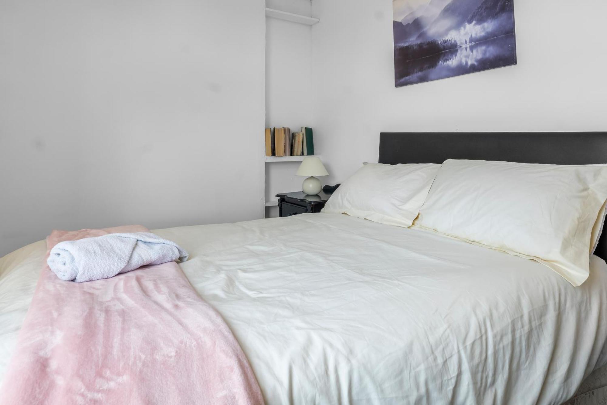Rochdale 3 Bedroom House 2 Bath With Free Parking Sleeps 7 Ngoại thất bức ảnh